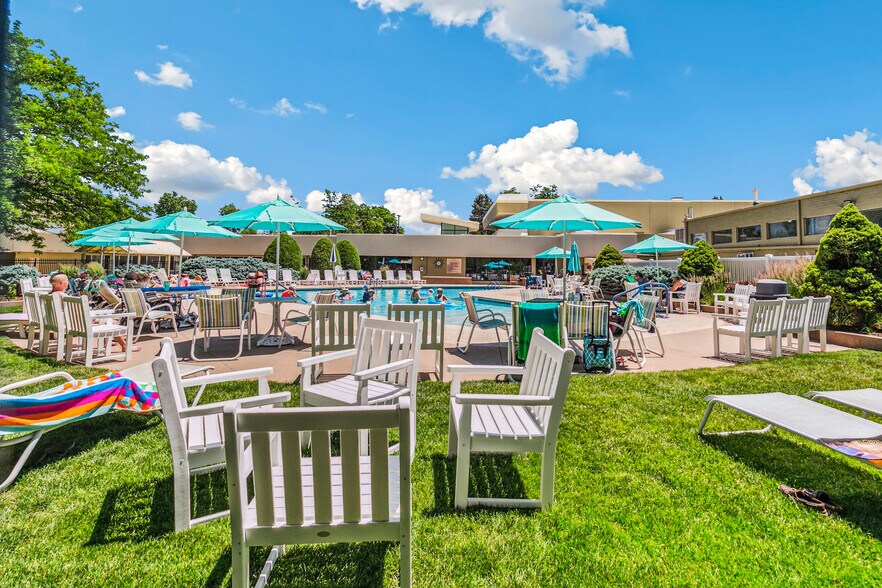 Building Photo - 725 S Alton Way