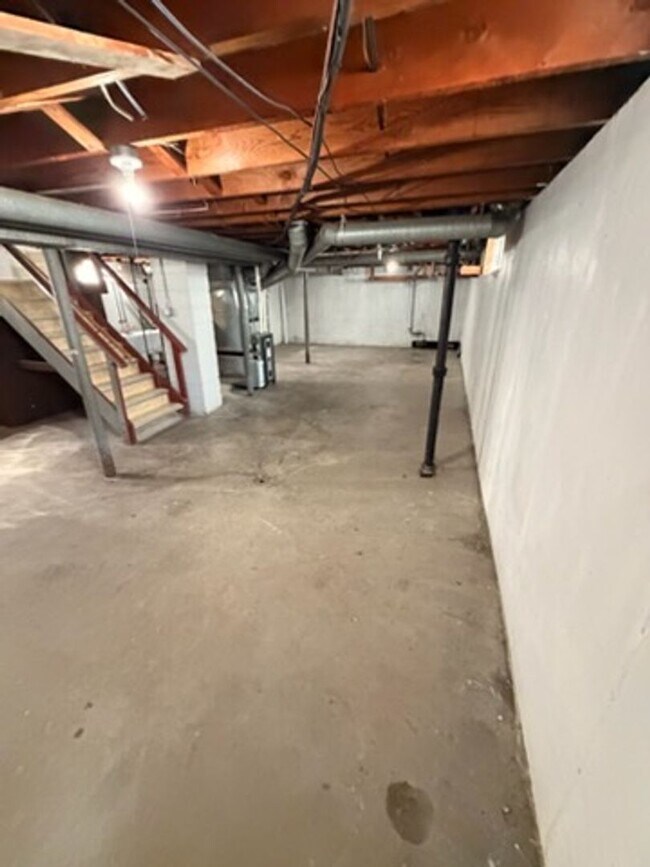 Building Photo - Charming Single-Family Home in Desirable Allen Park Neighborhood