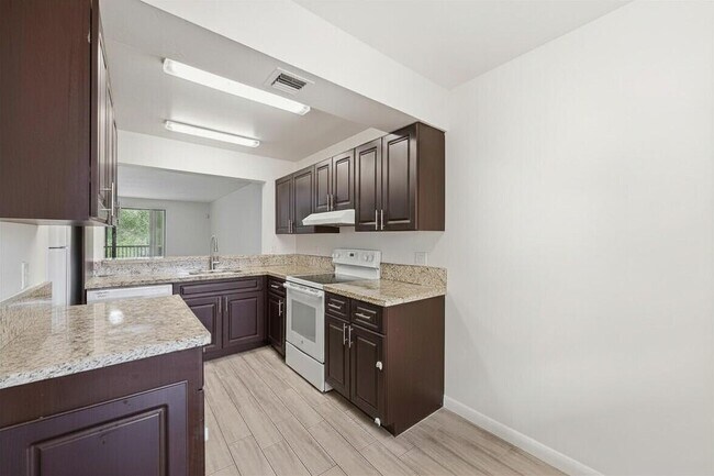 Building Photo - 2039 Coral Ridge Dr