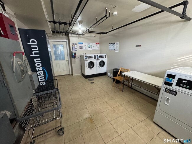 Building Photo - 958 Wethersfield Ave