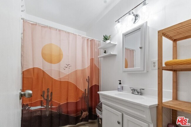 Building Photo - 38457 Sumac Ave