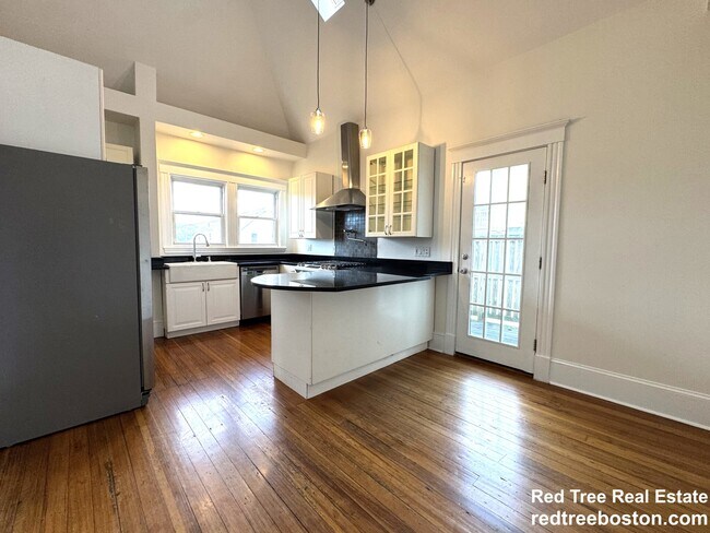 Building Photo - 14 Breck Ave