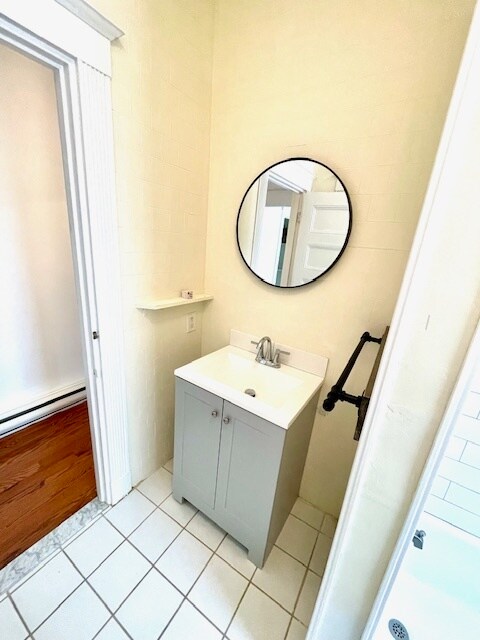 Building Photo - 81 College Ave