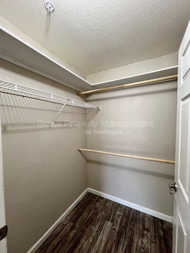 Building Photo - 8707 E Florida Ave