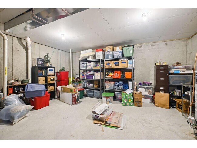 Building Photo - 6303 Jensen Ave S