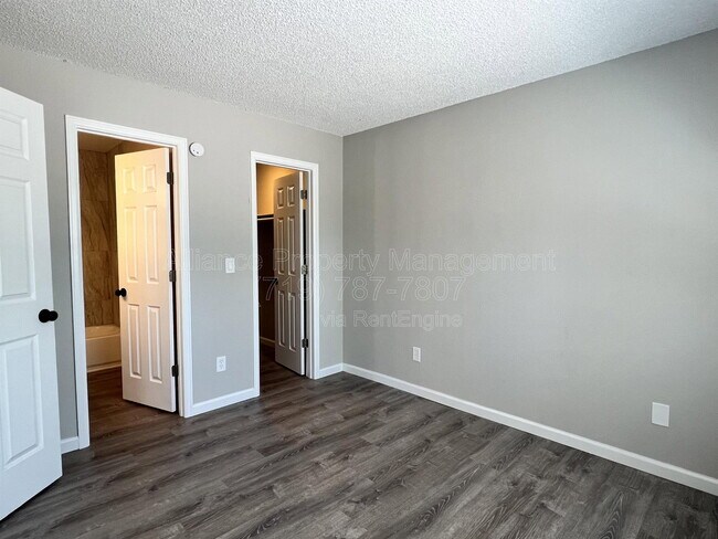 Building Photo - 2458 E Willamette Ave