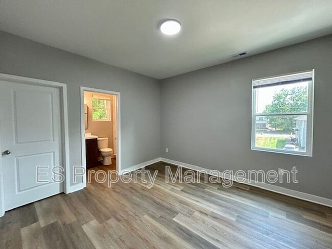 Building Photo - 321 N Kealing Ave