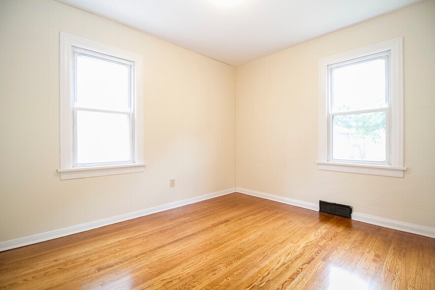 Building Photo - 2016 Balkan Pl