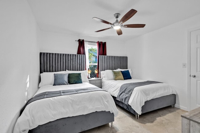 Building Photo - 2065 SW 28th Terrace