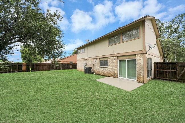 Building Photo - 16618 Lonesome Quail Dr