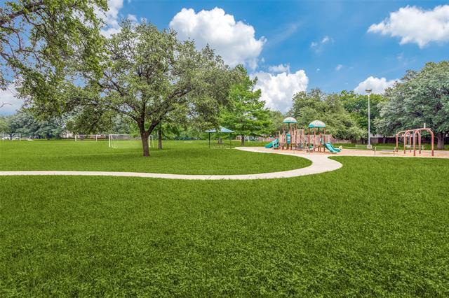 Building Photo - 402 Templeton Dr