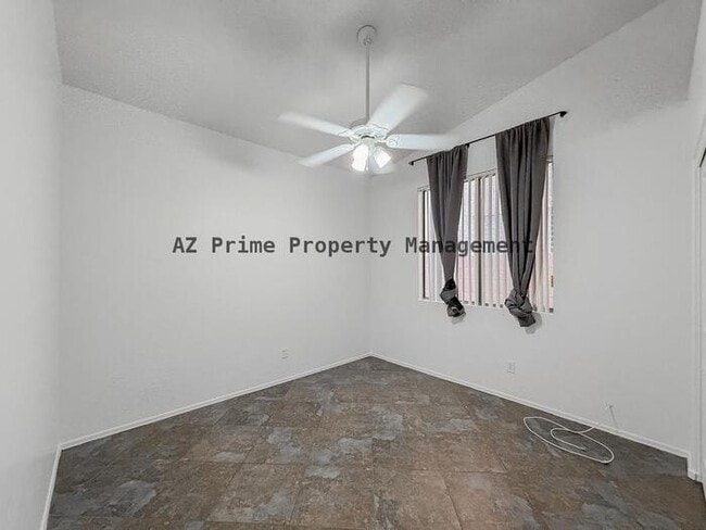 Building Photo - 890 N Bullmoose Dr