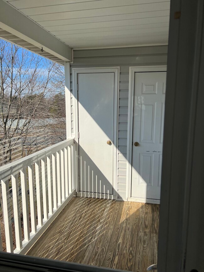 Building Photo - 3708 Cotswold Terrace