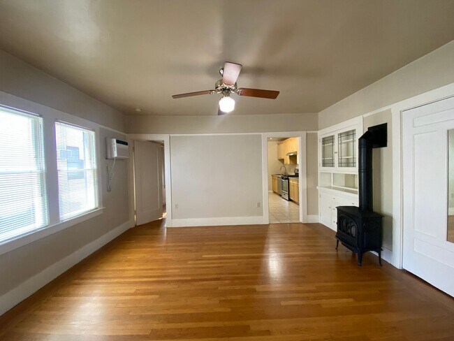 Building Photo - 926-932 35
