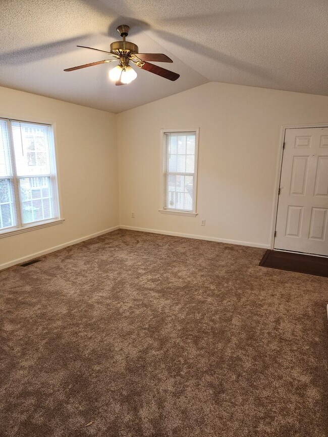 Building Photo - 3 Bedroom 2 Bath for Rent!!!