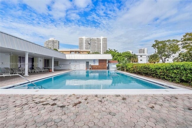 Building Photo - 2 bedroom in Sunny Isles Beach FL 33160