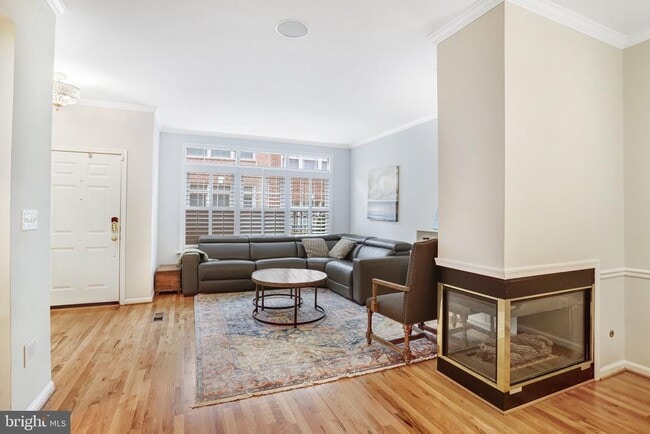 Building Photo - 1505 N Colonial Terrace