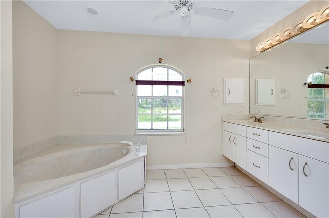 Building Photo - 15140 Lyneburg Ave