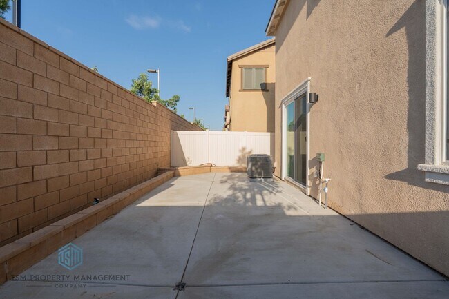 Building Photo - 16040 Olivas Ln