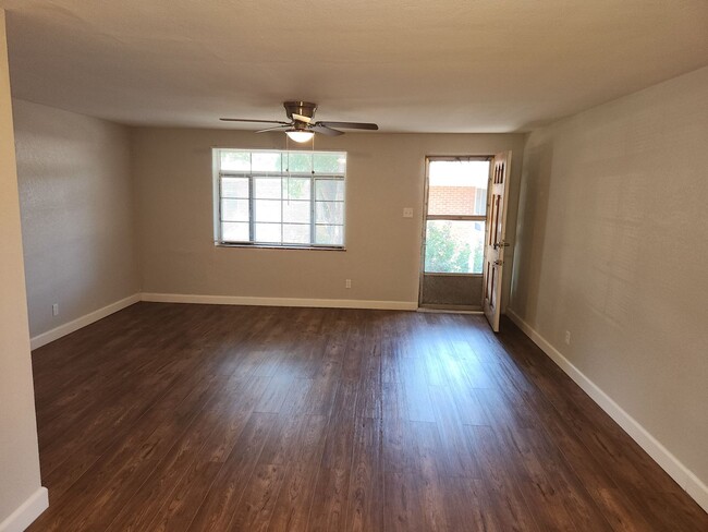 Building Photo - Near Patty Jewett Golf Course!