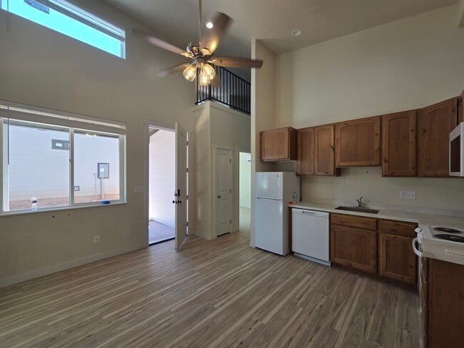 Building Photo - 2158 E Bonnies Wy