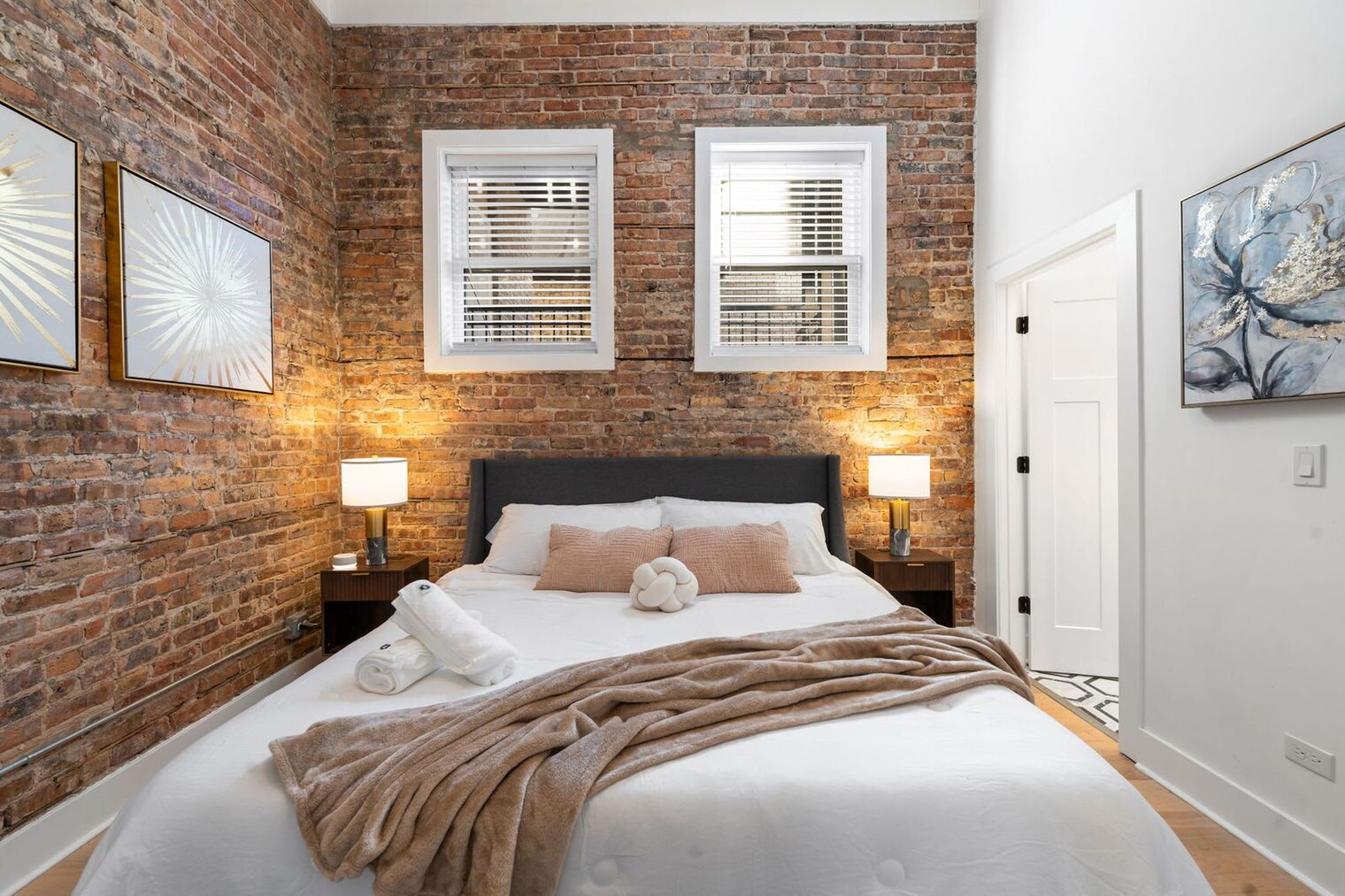 Building Photo - 1941 W Augusta Blvd