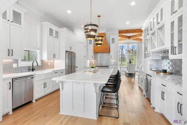 Building Photo - 3305 Pointe-Marie Dr