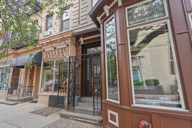 Building Photo - 163 14th St