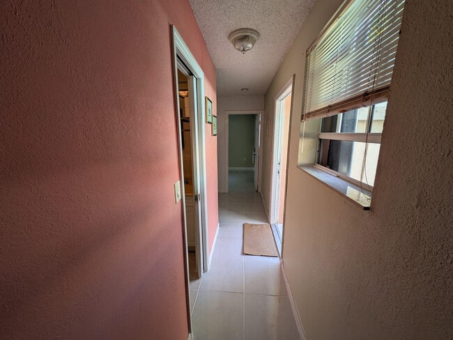 Building Photo - 2817 Dolphin Dr