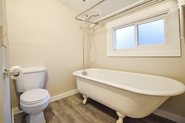 Building Photo - Charming 2 Bedroom House in North Portland