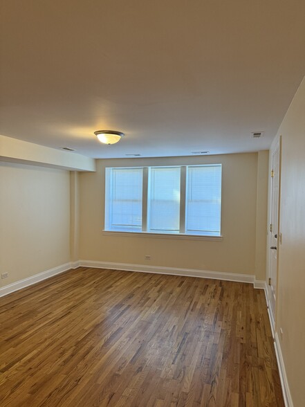 Primary Photo - 4937 S Seeley Ave