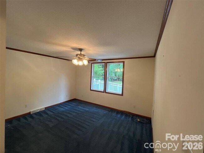 Building Photo - 447 Kemp Rd