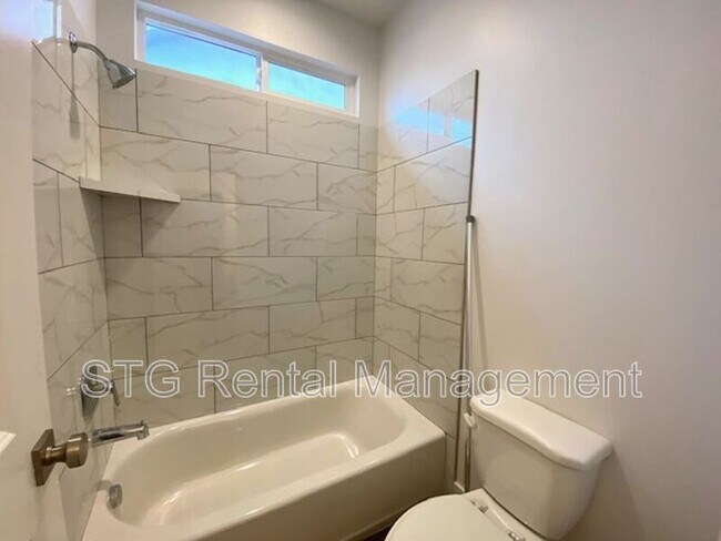 Building Photo - 438 N Stone Mountain Dr