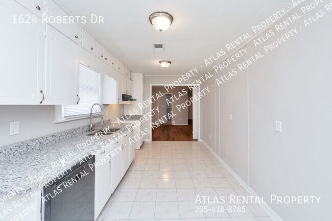Building Photo - 1624 Roberts Dr