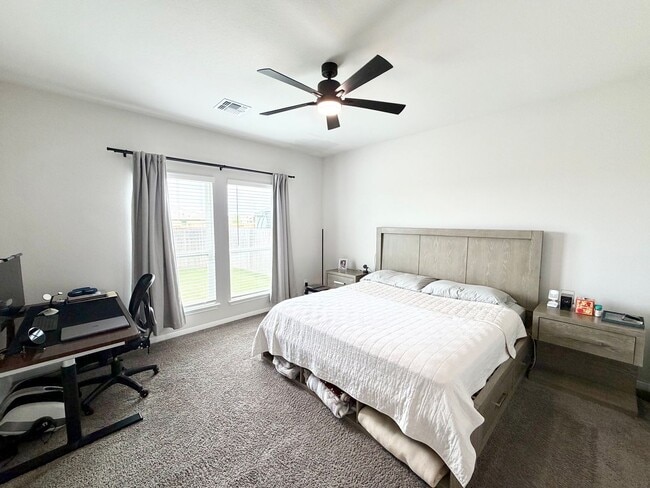 Building Photo - Spacious 4 bed/3 Bath home in Midway ISD