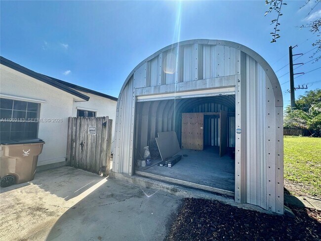 Building Photo - 8 SW 11th St