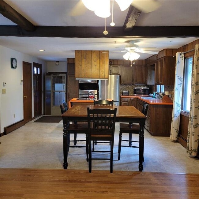 Building Photo - 301 Wolf Rock Rd