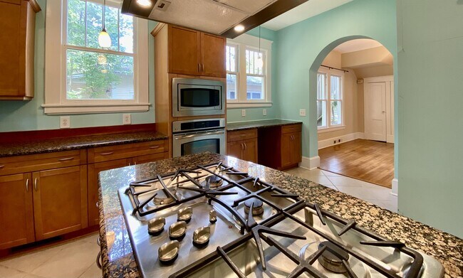 Building Photo - 1105 Virginia Ave