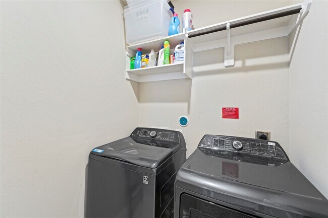 Building Photo - 1519 Beach Oak Dr