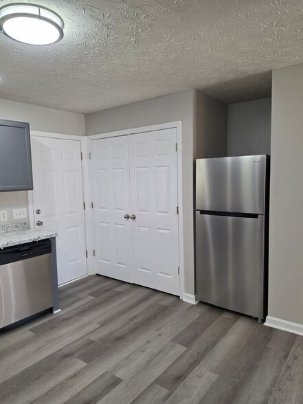 Building Photo - 515 Baron Dr