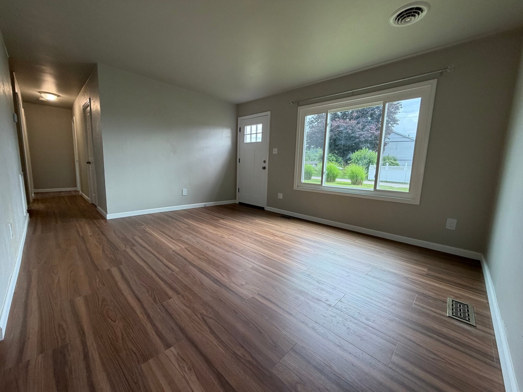 Building Photo - 407 Rothey Dr