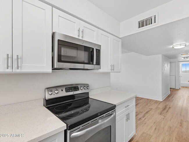 Building Photo - 4740 E Moreland St