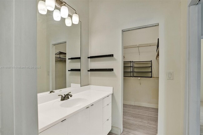 Building Photo - 2529 NE 135th St