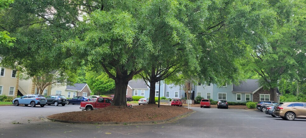 Landscaping2 - 98 Hampshire Ct