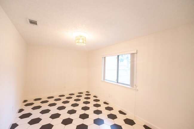 Building Photo - 1314 Frontier Ln