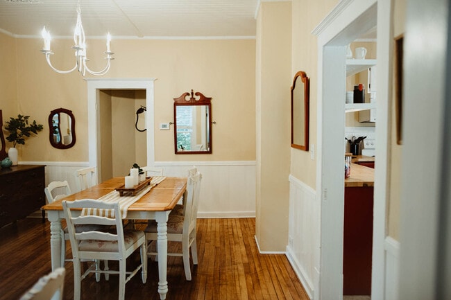 Building Photo - 108 W 6th St