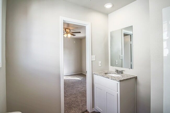 Building Photo - Remodeled 2 bedroom 2 bath