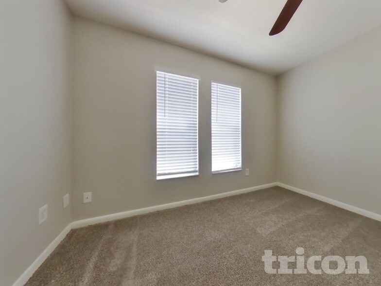 Building Photo - 802 Gullberry Ln