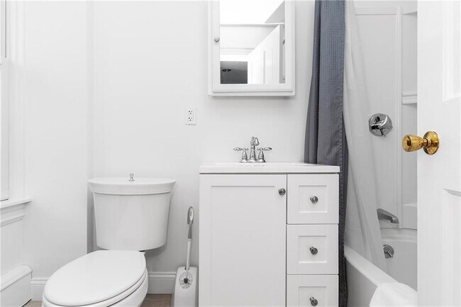 Building Photo - 109 Church St