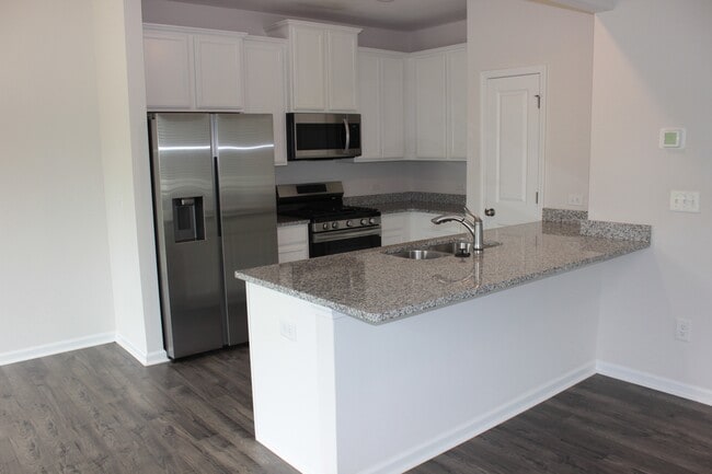 Building Photo - 15 Apricot Ln